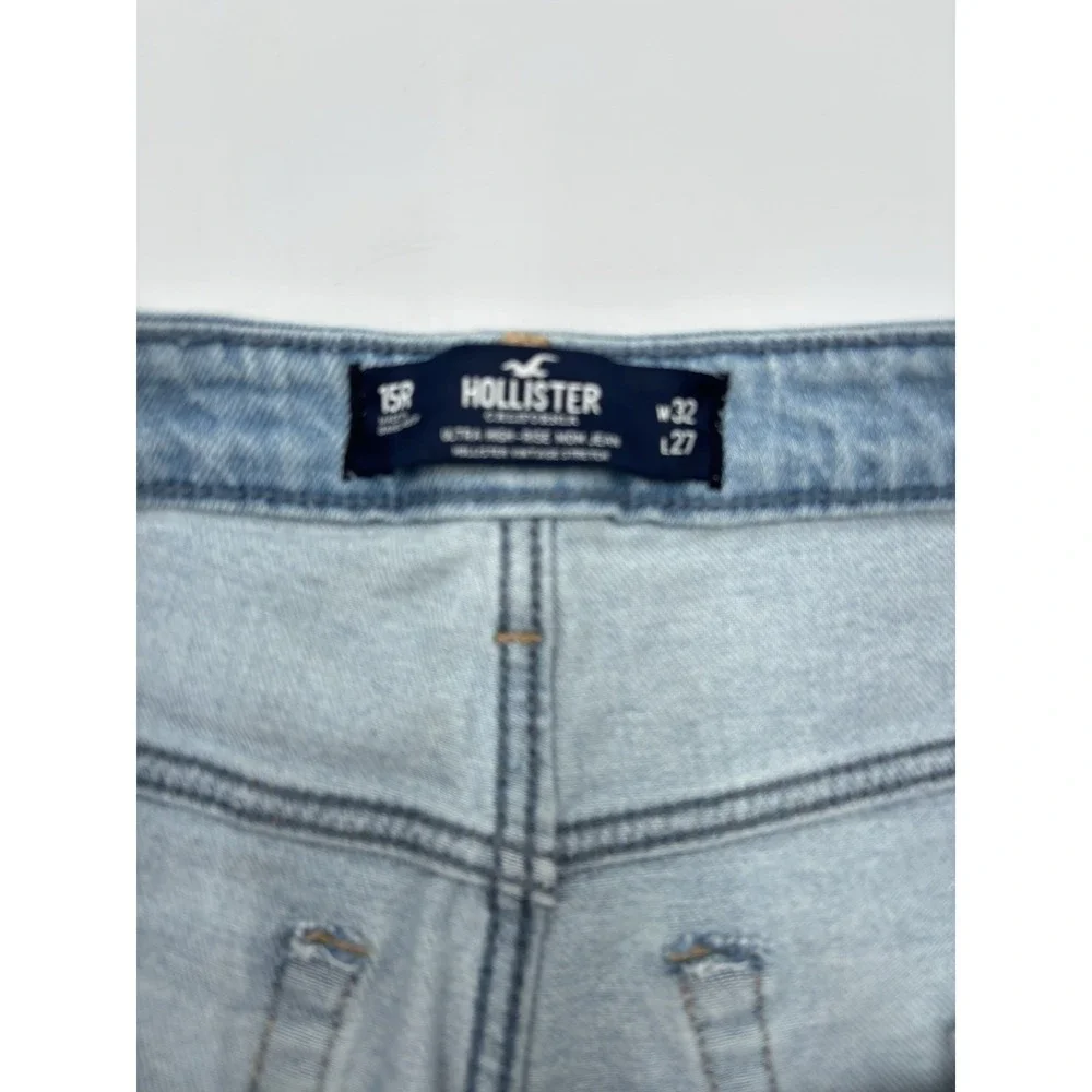 Hollister Ultra High Rise Mom Jeans W32 L27 Distressed Ripped Light Wash 15R